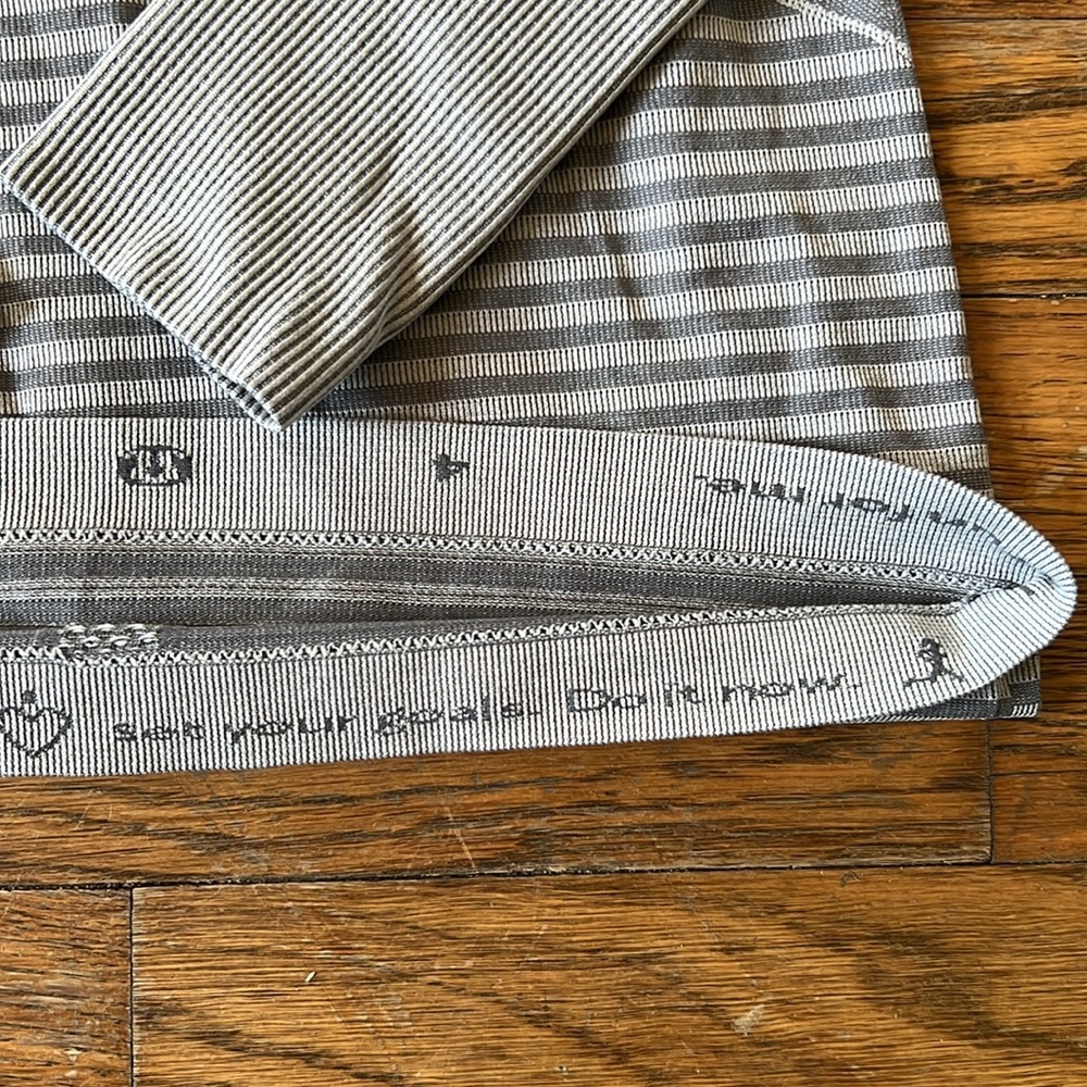 Lululemon - Picture 2 of 3